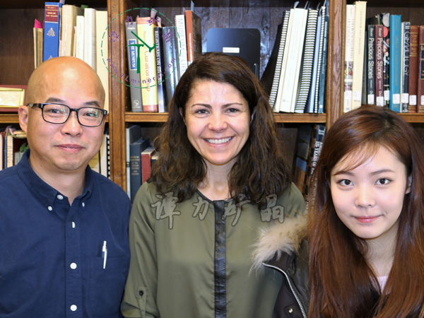 哈佛大學礦物博物館館長（中）Raquel-Alonso-Perez拉奎爾·阿隆索·佩雷斯，譚力（左），譚格格（右）